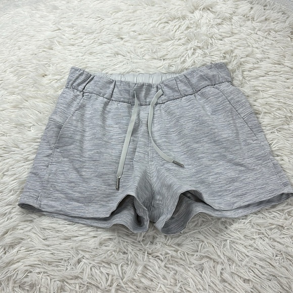 Lululemon On The Fly Short *2.5" Wee Are From Space Nimbus Battleship - Picture 1 of 6